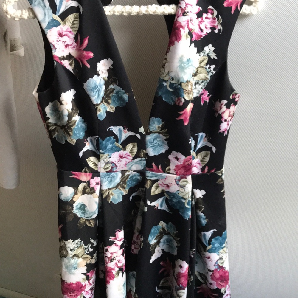Floral pattern backless skater dress